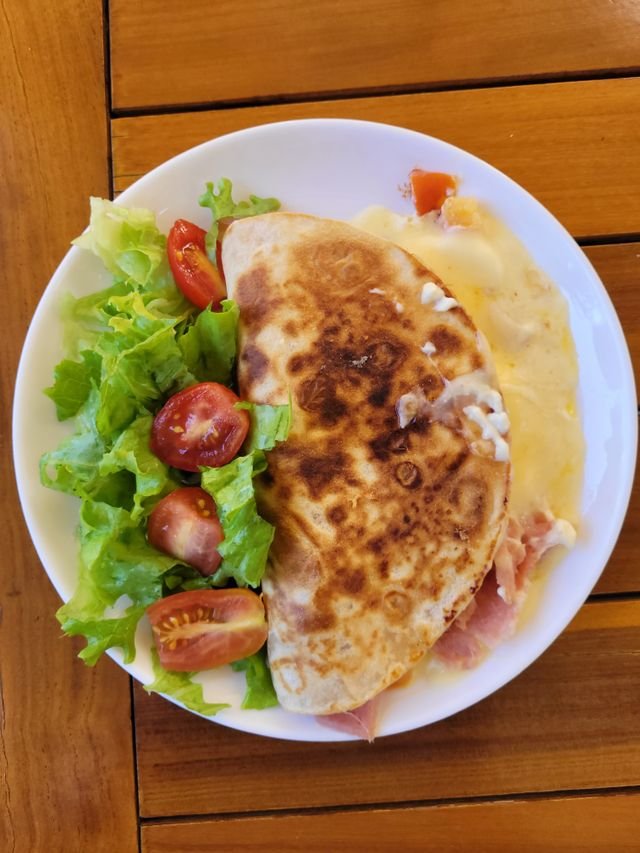 Crispy Cheese Quesadilla with Salad