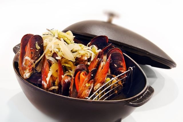 Mussels in Shallot Butter Broth