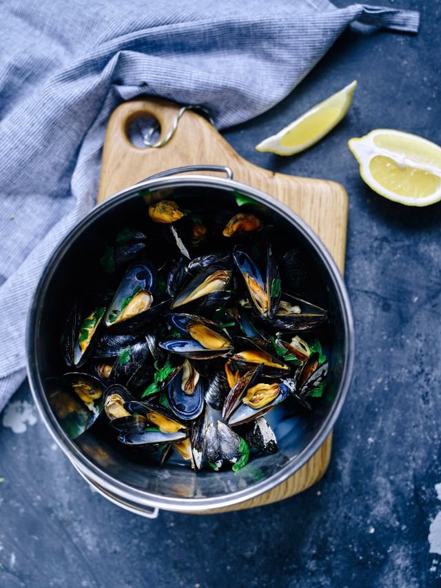 White Wine Steamed Mussels