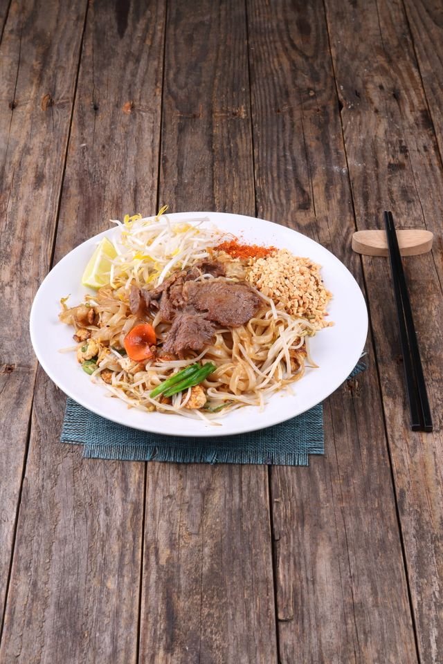 Beef Pad Thai with Lime
