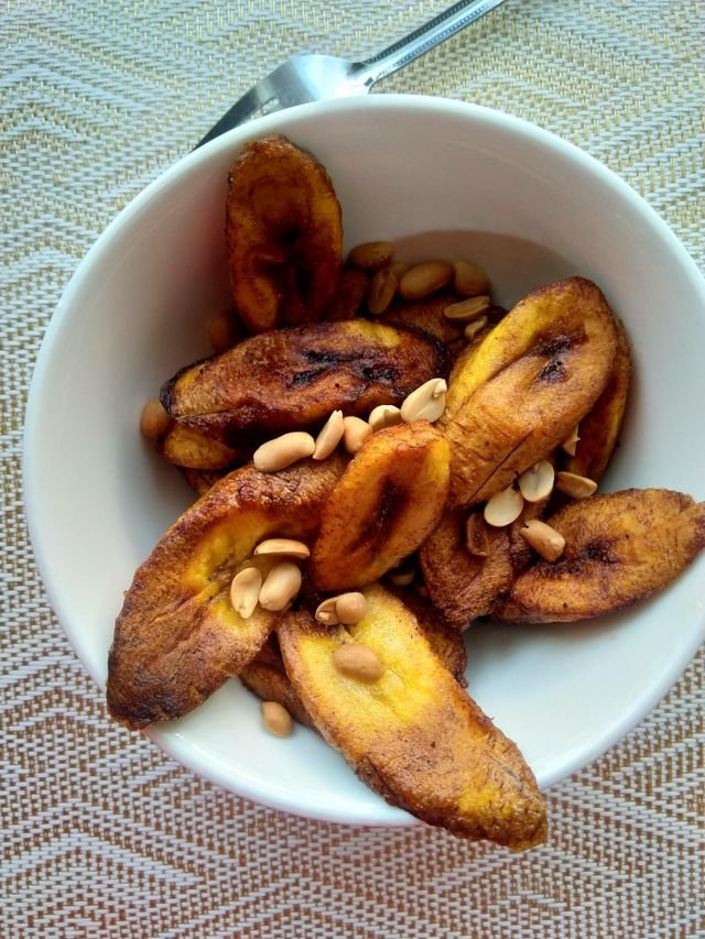 Sweet Fried Plantains with Peanuts