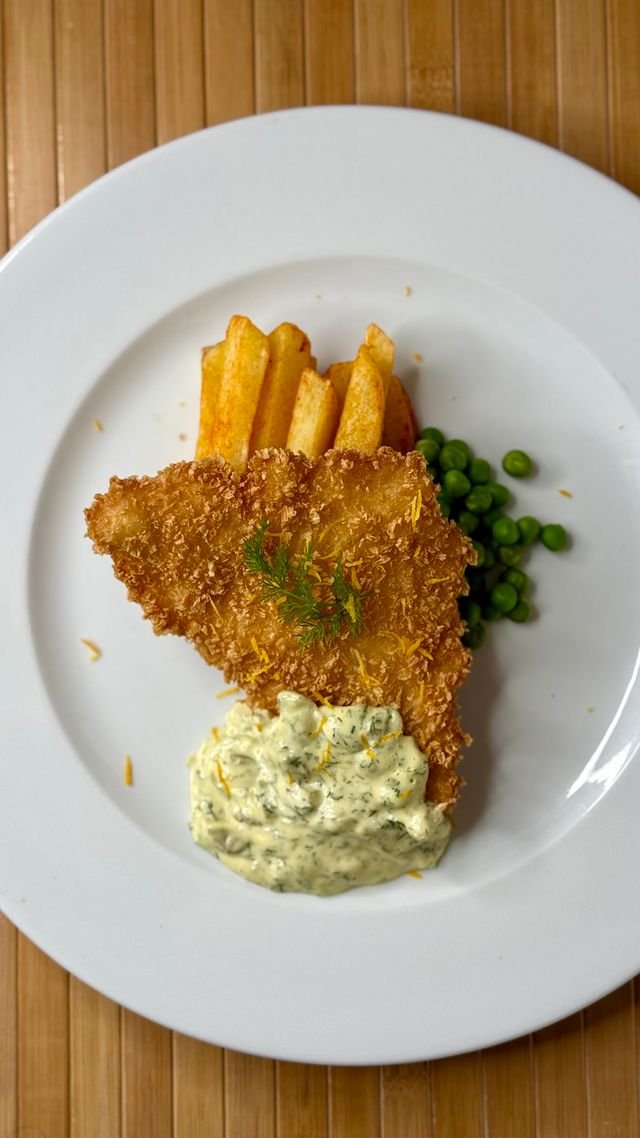 Breaded Fish with Mushy Peas