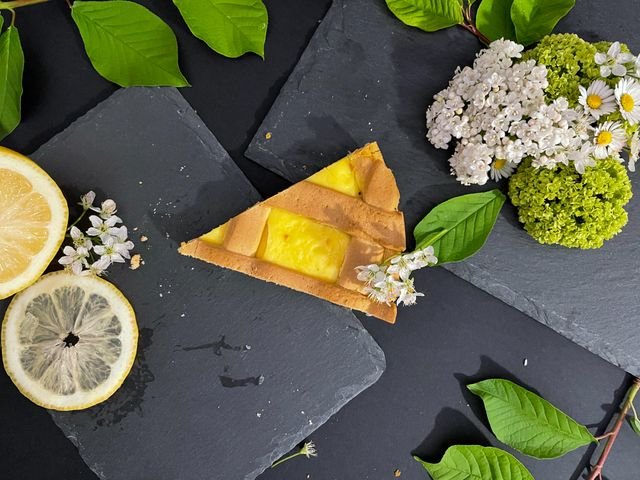 Lemon Tart with Flowers
